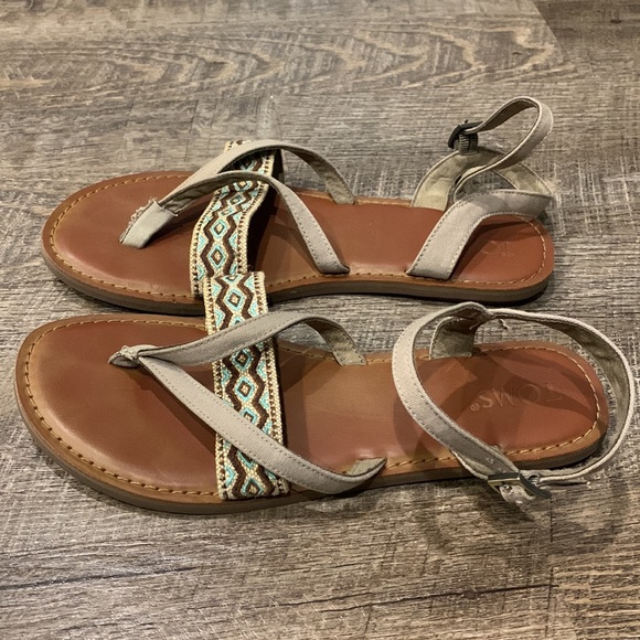 Women's Tom's Sandal Flip Flops Strappy Tribal Tan Size 8 - Picture 2 of 11